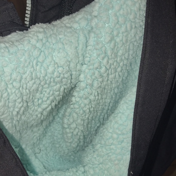 Women’s Swiss Tech Winter Jacket - Picture 9 of 11